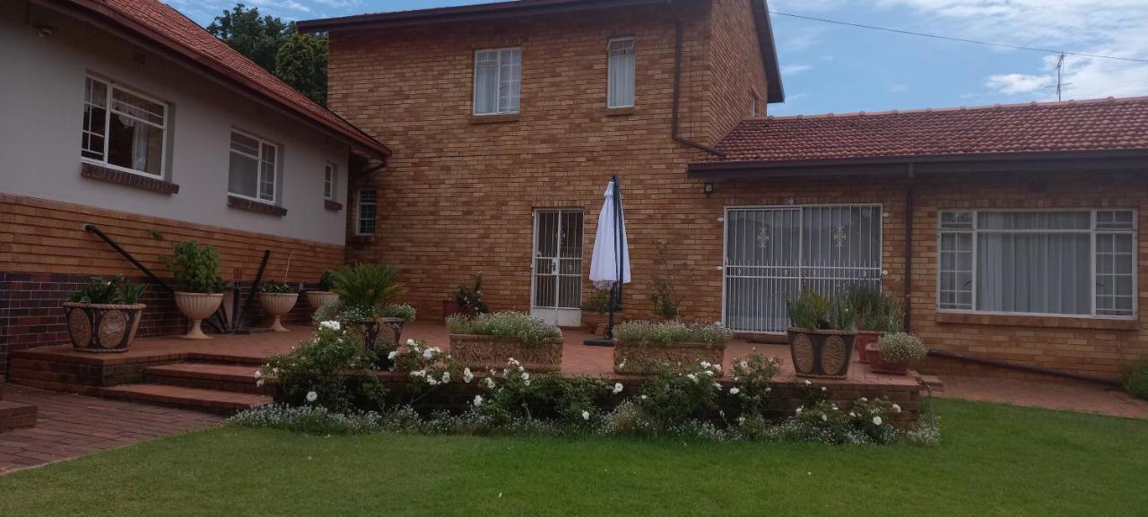 Revive Haven Guesthouse Roodepoort Exterior foto