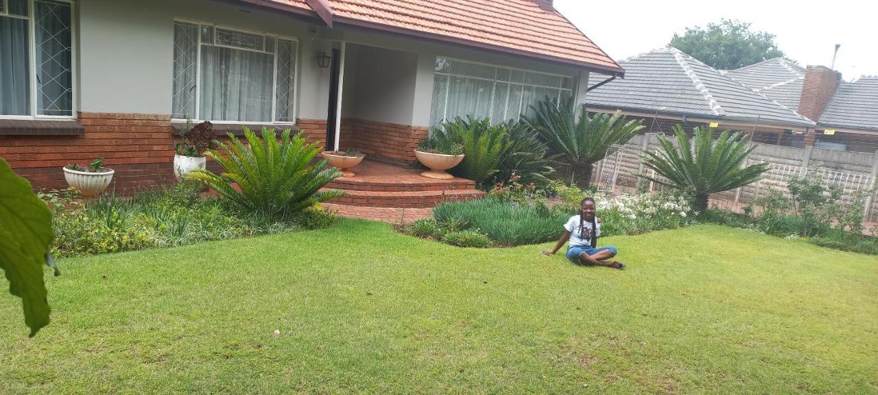 Revive Haven Guesthouse Roodepoort Exterior foto