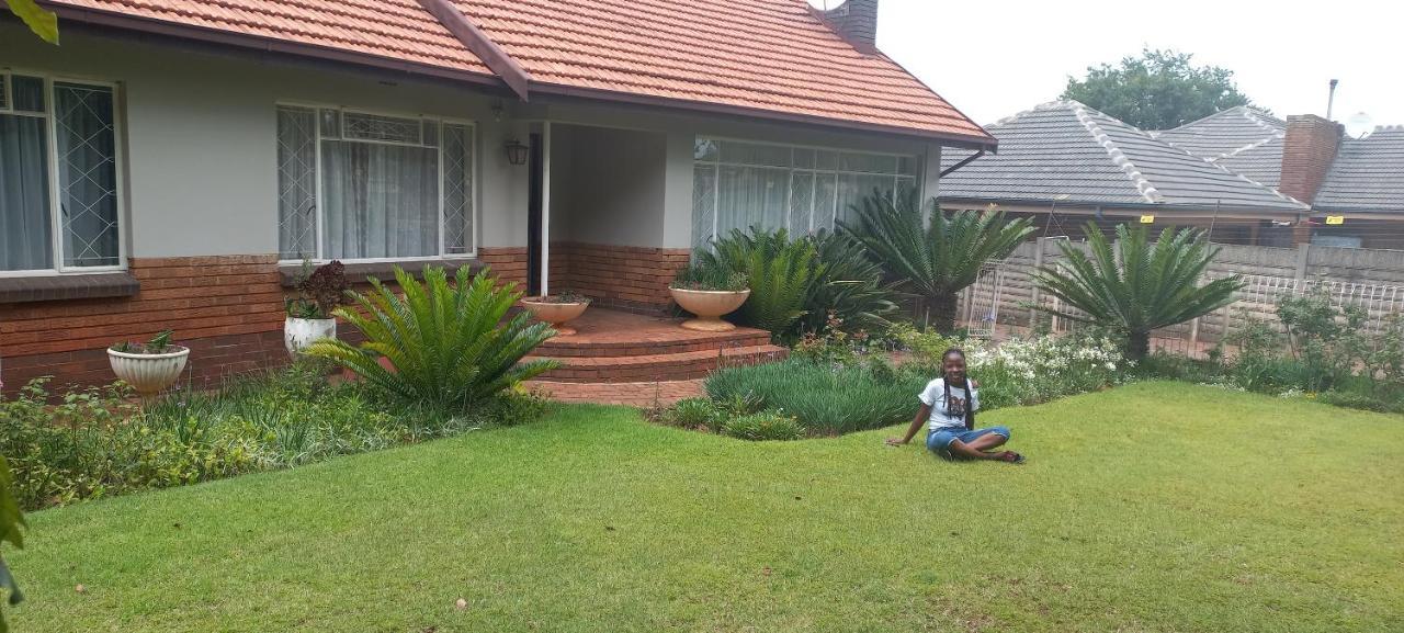 Revive Haven Guesthouse Roodepoort Exterior foto